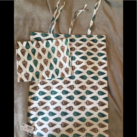 NWT Roller Rabbit standard pillowcases - Picture 2 of 4